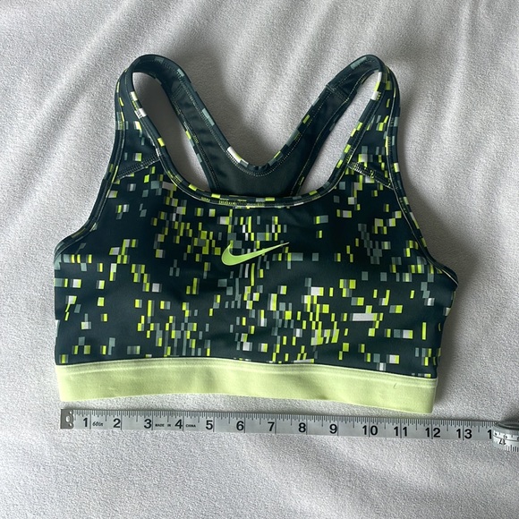 Nike dry-fit sports bra - Picture 2 of 5